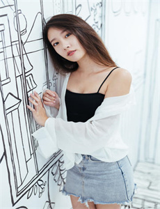 《镜中女孩》