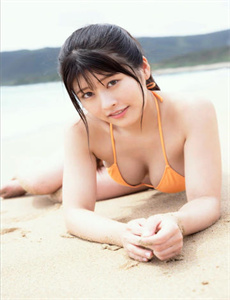 《男人手伸进美女内衣揉我胸的视频》